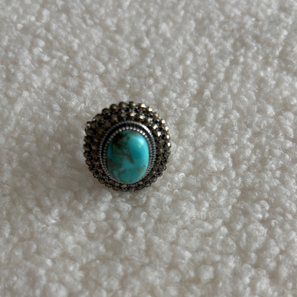 Elegant Turquoise and Silver Women's Ring